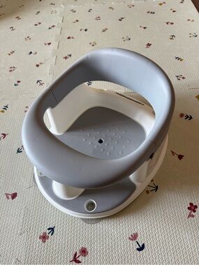 New Gray and White Baby Bath Seat